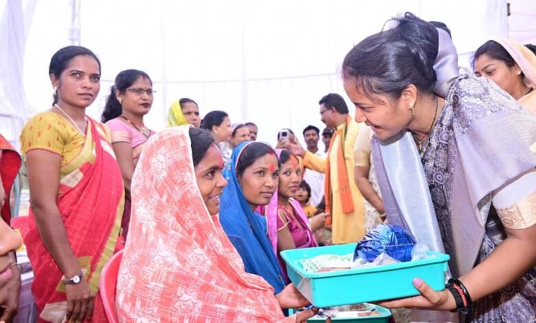 रायपुर : समस्याओं का त्वरित समाधान ही सुशासन की सच्ची पहचान: मंत्री श्रीमती लक्ष्मी राजवाड़े 1 KSHITITECH 22A 33 KSHITITECH