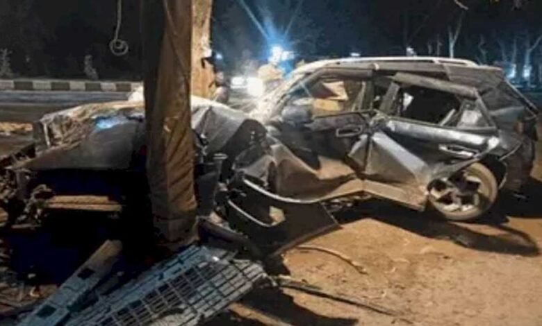 भोपाल-इंदौर हाइवे पर कार सड़क से उतर पेड़ में जा घुसी, 3 दोस्तों की मौके पर ही मौत 1 KSHITITECH 23A 46 KSHITITECH