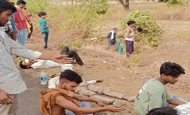 छिंदवाड़ा: हर्रई के बसुरिया में एक गंभीर बस दुर्घटना हुई, जिसमें पिता और बेटे की मौत हो गई और 29 लोग घायल हो गए 1 KSHITITECH 23A 52 KSHITITECH