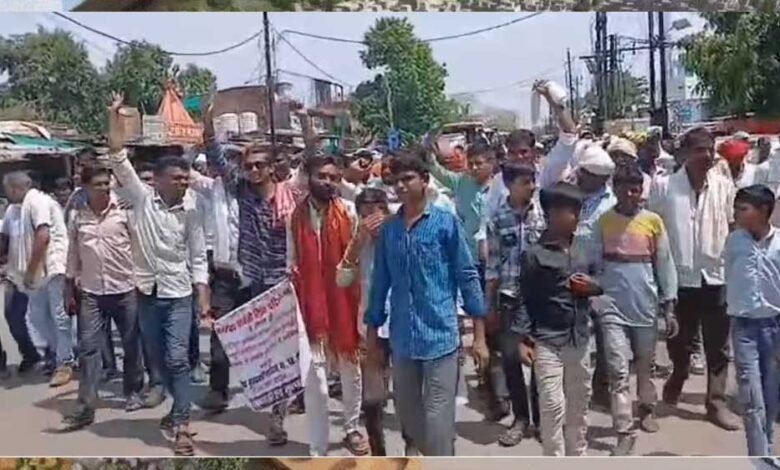 इछावर में 11 गांवों के किसानों ने नर्मदा लिंक परियोजना में अपने गांवों को शामिल करने की मांग को लेकर पैदल रैली निकाली 1 KSHITITECH 23A 61 1 KSHITITECH