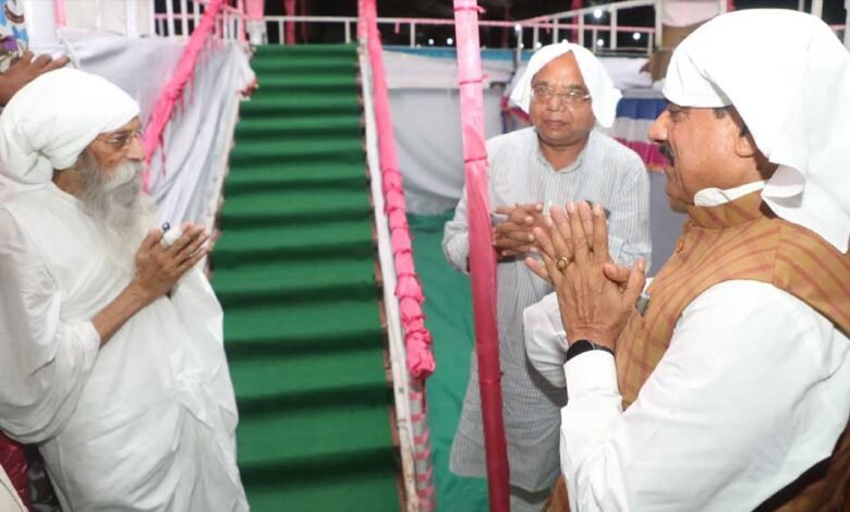 मुख्यमंत्री डॉ. यादव बाबा जय गुरुदेव आश्रम में सत्संग में हुए शामिल 1 KSHITITECH 23A 8 KSHITITECH