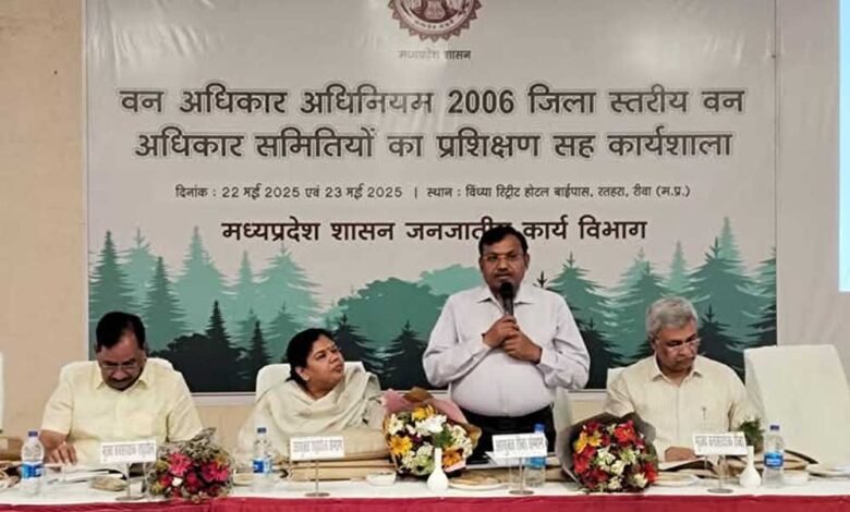 वनाधिकार के तहत सामुदायिक दावे तत्परता से मान्य करें - कमिश्नर शहडोल 1 KSHITITECH 24A 35 1 KSHITITECH