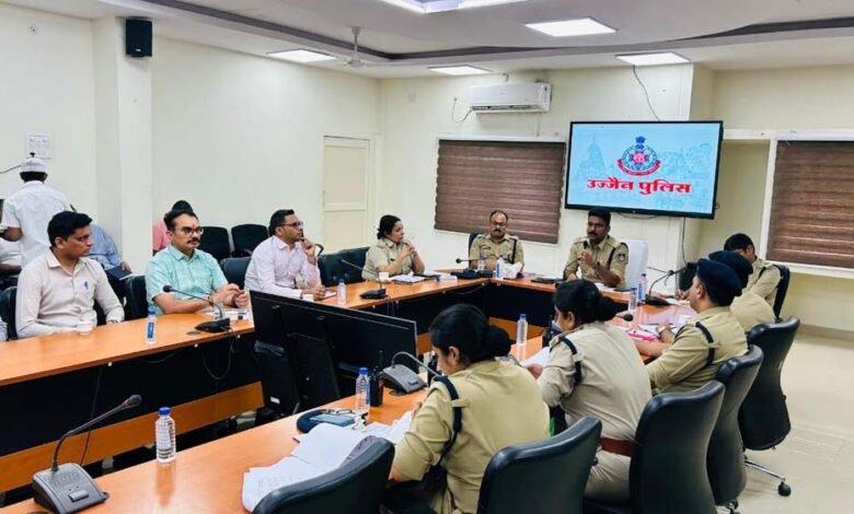 उज्जैन पुलिस की IB के साथ हाईलेवल मीटिंग, अवैध रूप से रहने वालों की दें जानकारी, पाएं 50 हजार इनाम 1 KSHITITECH 27A 158 KSHITITECH