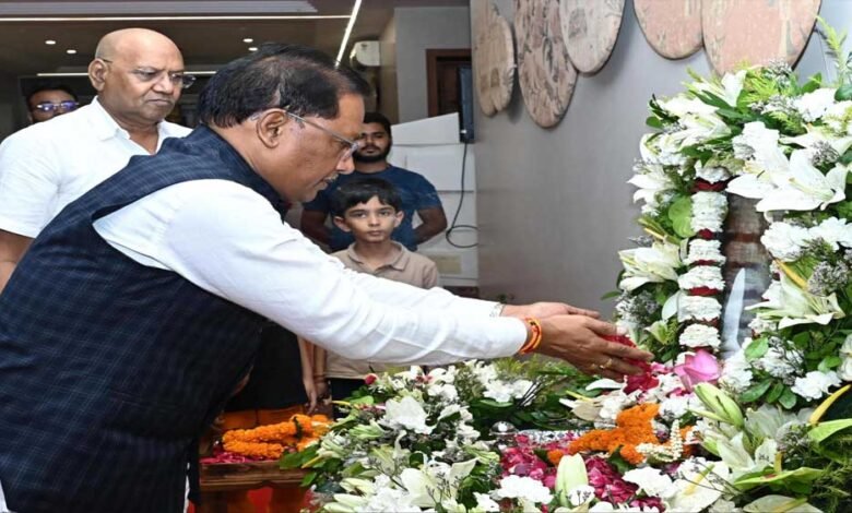 मुख्यमंत्री विष्णु देव साय ने स्वर्गीय रामजीलाल अग्रवाल को दी श्रद्धांजलि 1 KSHITITECH 27A 36 KSHITITECH