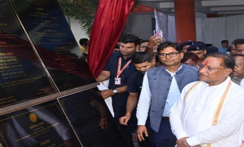 CM साय ने 93.59 करोड़ रुपए की लागत से निर्मित रायगढ़-धरमजयगढ़ मार्ग के चौड़ीकरण एवं नवीनीकरण कार्य का लोकार्पण 1 KSHITITECH 28A 17 1 KSHITITECH