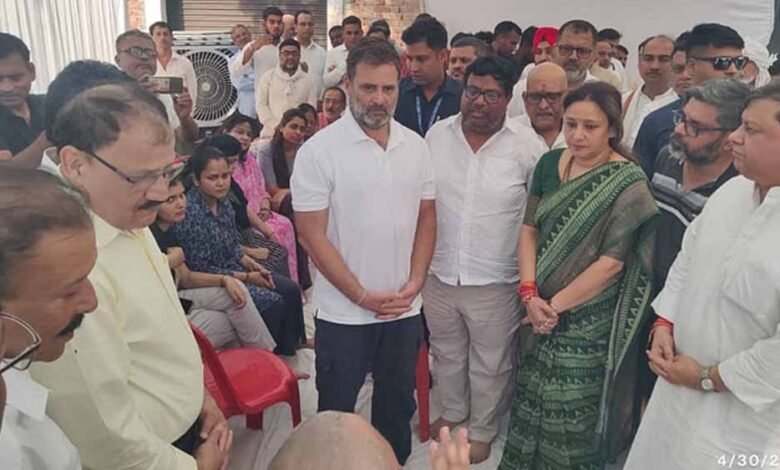 पहलगाम हमला : कानपुर के शुभम के परिवार से नेता प्रतिपक्ष राहुल गांधी ने की मुलाकात 1 KSHITITECH 3 1 KSHITITECH