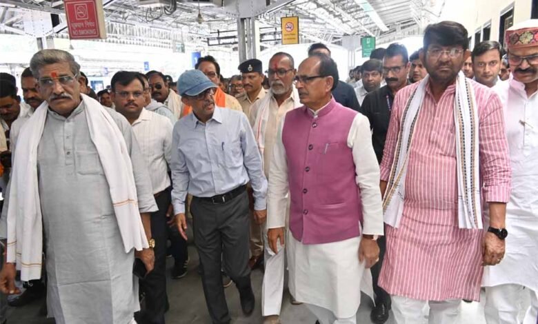 अमृत भारत स्टेशन योजना के अंतर्गत पुनर्विकास कार्यों का लिया केंद्रीय मंत्री चौहान ने लिया जायजा 1 KSHITITECH 3 43 KSHITITECH