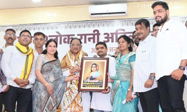 पुण्यश्लोक रानी अहिल्याबाई होलकर की 300वीं जयंती पर मुख्यमंत्री निवास में संगोष्ठी आयोजित 1 KSHITITECH 30A 10 KSHITITECH