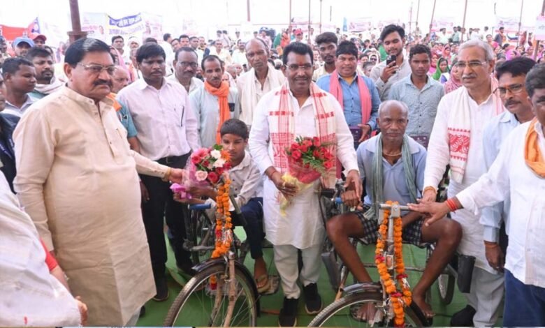 गर्भवती महिलाओं को पोषण आहार किट प्रदान कर गोदभराई रस्म 1 KSHITITECH 31A 22 KSHITITECH