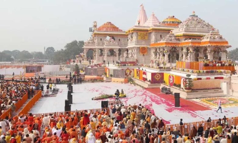 अयोध्या राम जन्मभूमि परिसर की सुरक्षा में तैनात जवानों ने एक मुस्लिम महिला को हिरासत में लिया 1 KSHITITECH 3A 31 KSHITITECH