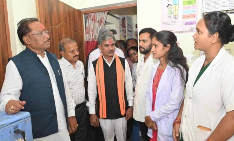 मुख्यमंत्री ने संस्थागत प्रसव को प्रोत्साहित करने के दिए निर्देश, मरीजों से मिलकर स्वास्थ्य सेवाओं की गुणवत्ता का लिया जायजा 1 KSHITITECH 6A 47 1 KSHITITECH