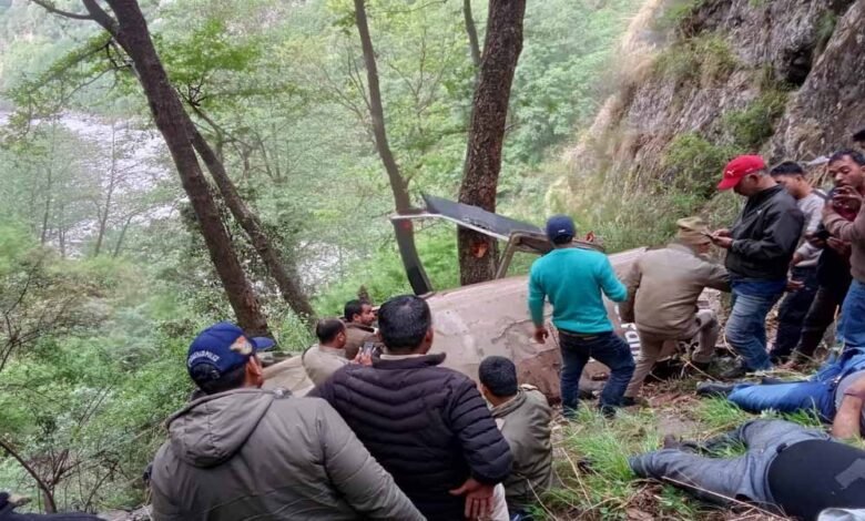UK में बड़ा हादसा, उत्तरकाशी में हेलीकॉप्टर क्रैश होने से पांच की मौत; दो घायल 1 KSHITITECH 8A 37 KSHITITECH