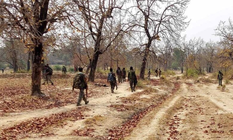 तेलंगाना में नक्सलियों ने किया ब्लास्ट, 3 पुलिसकर्मी शहीद, कई घायल 1 KSHITITECH 8A 48 KSHITITECH
