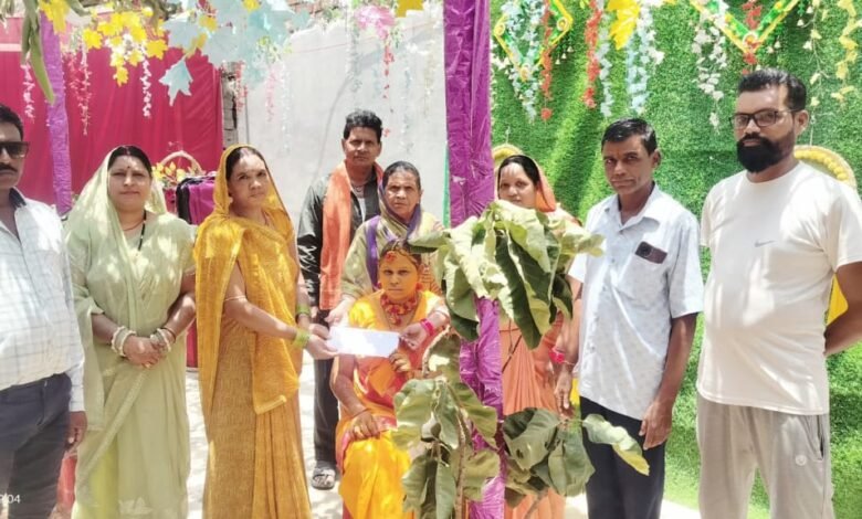 वार्ड क्रमांक 9 की पार्षद पीला बाई भोली बरेठ की अनोखी पहल — बेटियों की शादी पर 11,000 और बेटों की शादी पर 5,100 रुपये देने का वचन निभाना शुरू 1 KSHITITECH IMG 20250509 WA0033 KSHITITECH