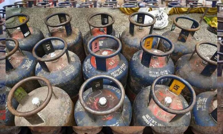 आज 1 मई से लागू हुए ये 5 बड़े बदलाव, आम आदमी की जेब पर सीधा असर 1 Console Corptech Pradakshina Consulting Pvt Ltd LPG Cylinder20 2 Console Corptech Pradakshina Consulting Pvt Ltd