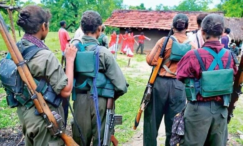 कोंडागांव में 16 लाख के इनामी नक्सली दंपत्ति का सरेंडर, 2 गिरफ्तार, भारी विस्फोटक बरामद 1 KSHITITECH NaxalitesA 93 4 KSHITITECH