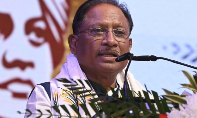 मुख्यमंत्री विष्णुदेव साय और सांसद फग्गन सिंह कुलस्ते ने गोंडवाना ध्वजारोहण किया 1 KSHITITECH Vishnu Dev 3A 25 2 KSHITITECH