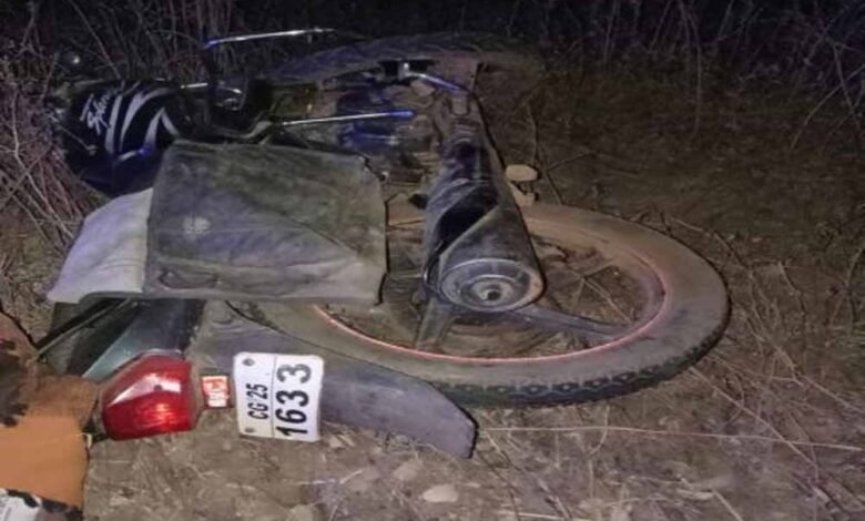 शिवपुरी में दर्दनाक हादसा, कार ने बाइक काे मारी टक्कर, पिता-पुत्र सहित परिवार के 4 लोगों की मौत 1 KSHITITECH acc1 KSHITITECH