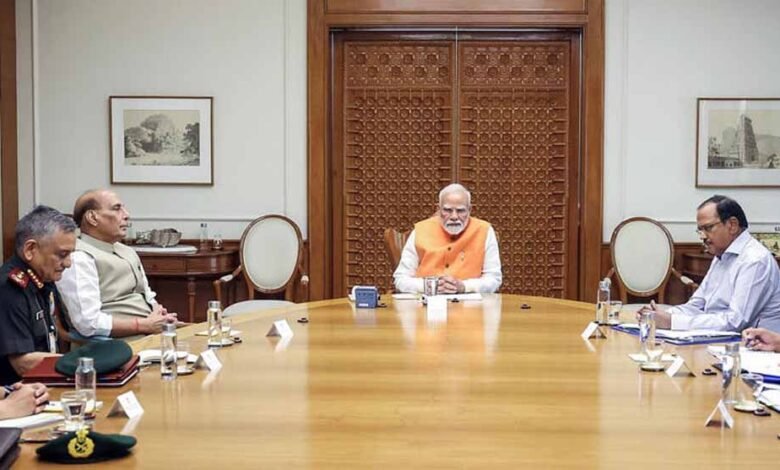 पीएम नरेंद्र मोदी से राष्ट्रीय सुरक्षा सलाहकार अजित डोभाल ने आज की मुलाकात, पाकिस्तान के खिलाफ तैयारी! 1 KSHITITECH ajit do1 KSHITITECH