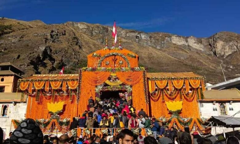 भगवान बद्रीनाथ के पट आज खुलेंगे, बदरीनाथ की मूर्ति की लंबाई 1 मीटर है 1 KSHITITECH badri1 KSHITITECH
