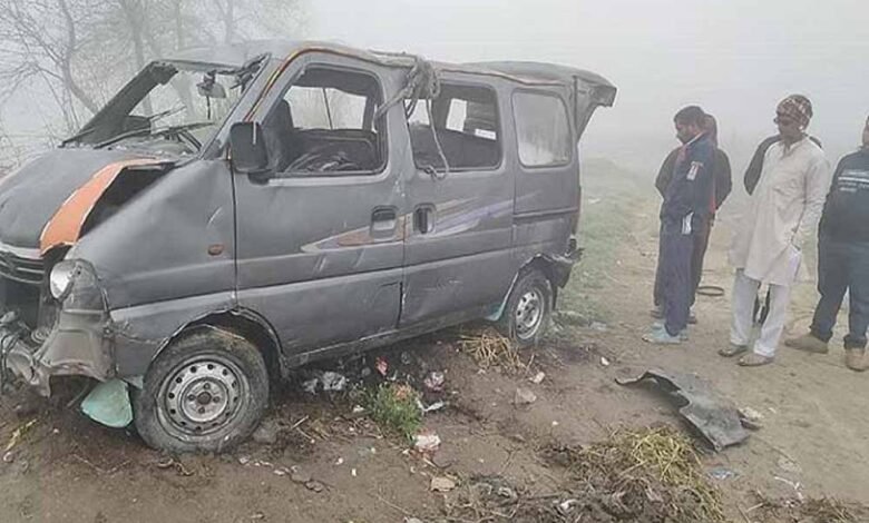 नेशनल हाईवे पर तेज रफ्तार कैंटर से टकराई ईको, गाड़ी के उड़े परखच्चे, दो लोगों की मौत और कई हुए घायल 1 KSHITITECH bhidant1 KSHITITECH