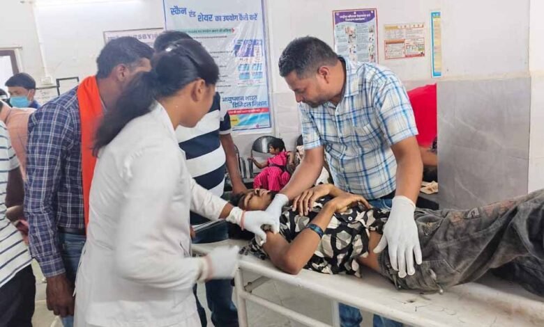 कुसमी-चांदो मार्ग पर हादसा, झारखंड के बरगढ़ जा रही थी बरात, बस 50 फीट नीचे गिरी,तीन की मौत, पांच दर्जन घायल 1 KSHITITECH bus1 1 KSHITITECH