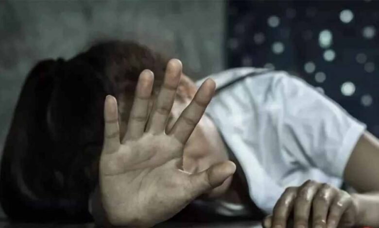 युवती से मुस्लिम युवक ने की दुष्कर्म की कोशिश, लोगों ने दौड़ा-दौड़ाकर पीटा, आरोपी को पुलिस को सौंप दिया 1 KSHITITECH ched1 KSHITITECH
