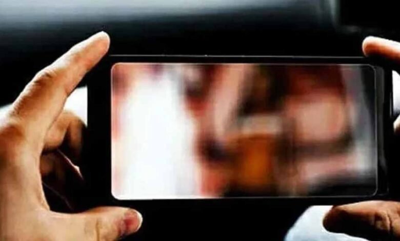 इंदौर में एक हैरतअंगेज मामला सामने आया, 61 साल के बुजुर्ग के साथ हनी ट्रैप कर बनाया अश्लील वीडियो 1 KSHITITECH hunny2 KSHITITECH