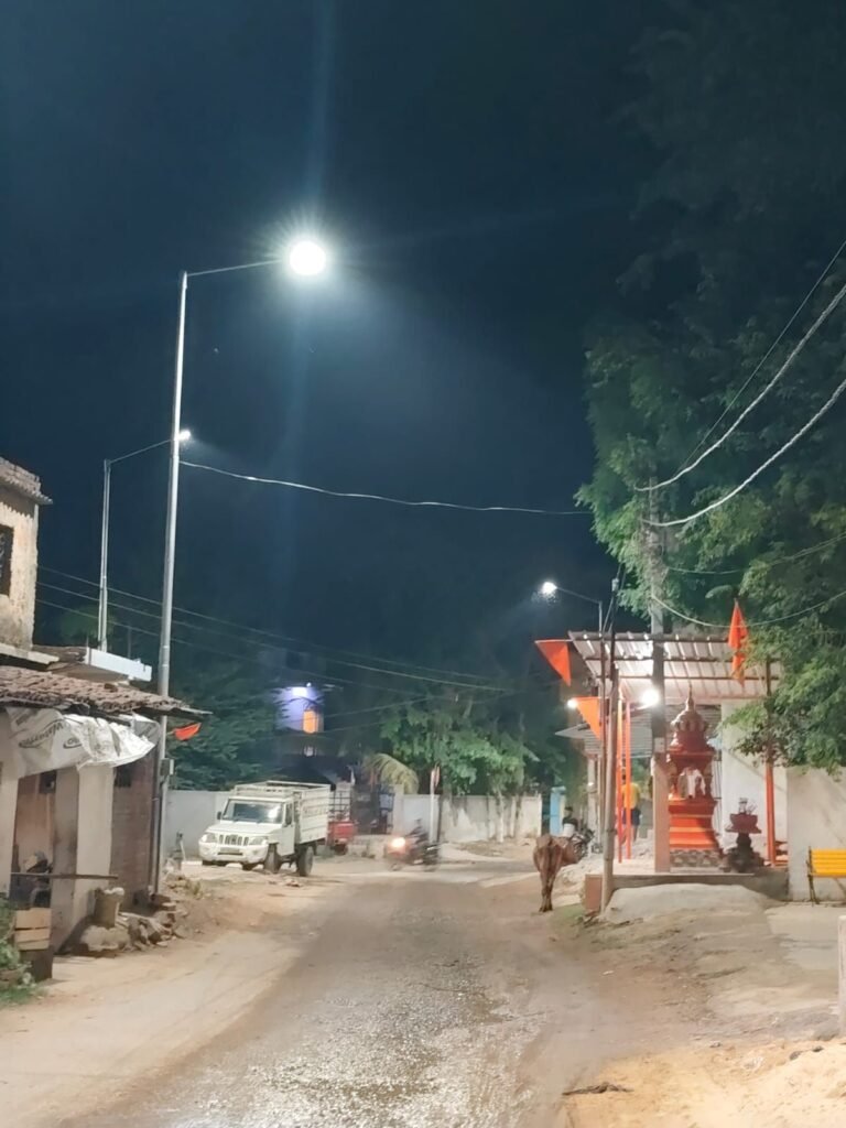 चंद्रपुर वार्ड क्रमांक 04 की पार्षद भारती कृष्णा उरांव के पहल से रौशन हुआ वार्ड,लगी स्ट्रीट लाईटें 6 KSHITITECH img 20250506 wa00012767650720495542771 KSHITITECH