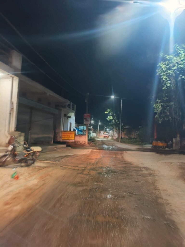 चंद्रपुर वार्ड क्रमांक 04 की पार्षद भारती कृष्णा उरांव के पहल से रौशन हुआ वार्ड,लगी स्ट्रीट लाईटें 3 KSHITITECH img 20250506 wa00028793023842761615889 KSHITITECH
