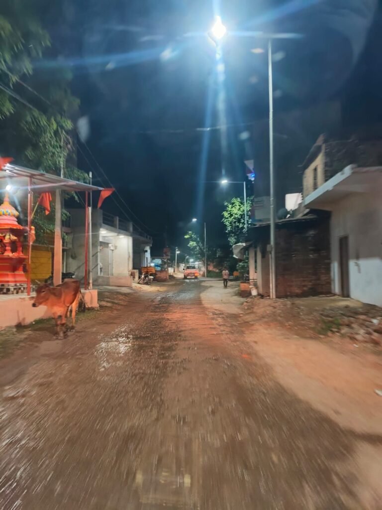 चंद्रपुर वार्ड क्रमांक 04 की पार्षद भारती कृष्णा उरांव के पहल से रौशन हुआ वार्ड,लगी स्ट्रीट लाईटें 7 KSHITITECH img 20250506 wa00042083847888208417346 KSHITITECH