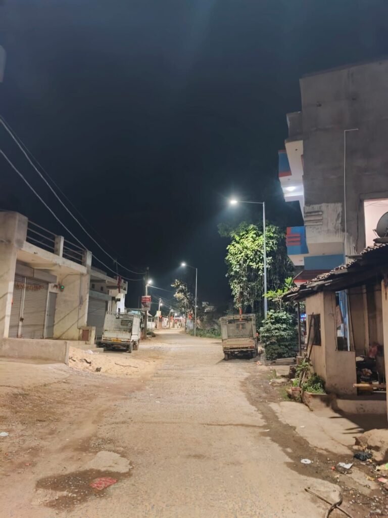 चंद्रपुर वार्ड क्रमांक 04 की पार्षद भारती कृष्णा उरांव के पहल से रौशन हुआ वार्ड,लगी स्ट्रीट लाईटें 5 KSHITITECH img 20250506 wa00056473926596136256075 KSHITITECH