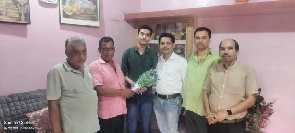 *योगेश देवांगन ने किया अपना वादा पूरा, देवांगन समाज के छात्र को दी ₹21,000 की प्रोत्साहन राशि* 3 KSHITITECH img 20250508 wa00093320262465197562654 KSHITITECH