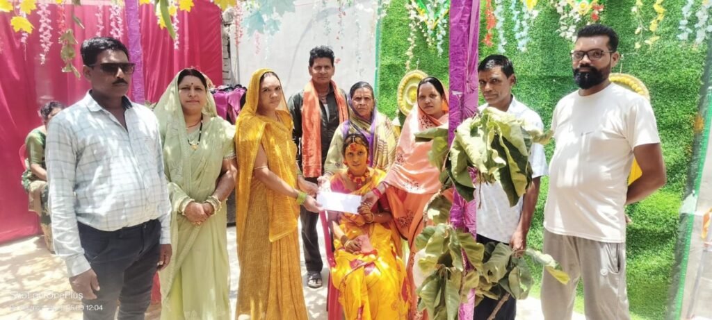 वार्ड क्रमांक 9 की पार्षद पीला बाई भोली बरेठ की अनोखी पहल — बेटियों की शादी पर 11,000 और बेटों की शादी पर 5,100 रुपये देने का वचन निभाना शुरू 2 KSHITITECH img 20250509 wa00323576715246291067893 KSHITITECH