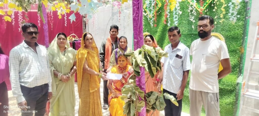 वार्ड क्रमांक 9 की पार्षद पीला बाई भोली बरेठ की अनोखी पहल — बेटियों की शादी पर 11,000 और बेटों की शादी पर 5,100 रुपये देने का वचन निभाना शुरू 3 KSHITITECH img 20250509 wa00335302820022306505568 KSHITITECH
