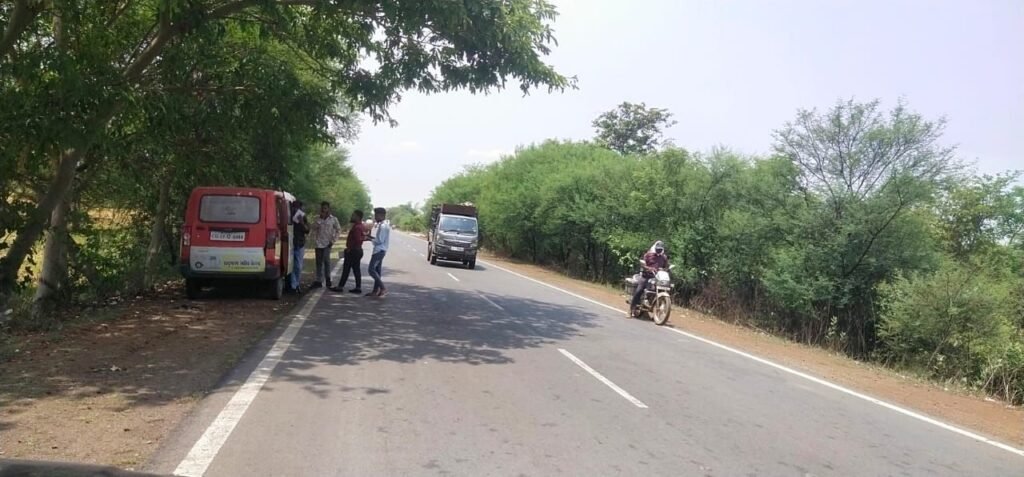 फर्जी आरटीओ कर्मचारी बनकर कर रहे अवैध वसूली, रायगढ़ पासिंग गाड़ियों का इस्तेमाल और कोई वैध दस्तावेज नहीं 4 KSHITITECH img 20250521 wa00183443871499696491608 KSHITITECH
