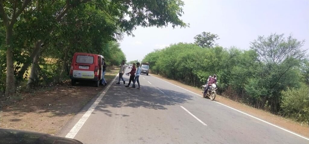 फर्जी आरटीओ कर्मचारी बनकर कर रहे अवैध वसूली, रायगढ़ पासिंग गाड़ियों का इस्तेमाल और कोई वैध दस्तावेज नहीं 5 KSHITITECH img 20250521 wa00201750704983717084448 KSHITITECH