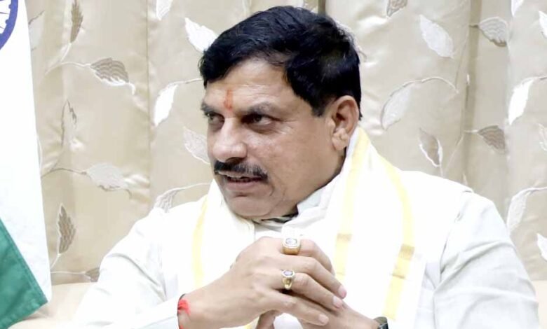 नागरिकों की सुरक्षा के लिये वाहनों की फिटनेस की जाँच के लिये चलाएं अभियान : मुख्यमंत्री डॉ. यादव 1 KSHITITECH mohan 15 KSHITITECH