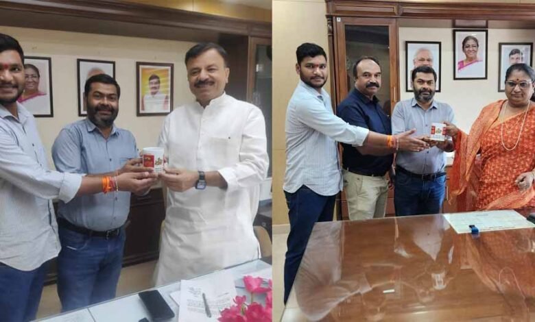 एम पी हलचल टी वी न्यूज चैनल के स्थापना के इक्कीस वर्ष पूर्ण होने पर प्रदेश भर में किए स्मृति चिन्ह भेंट 1 KSHITITECH mp KSHITITECH