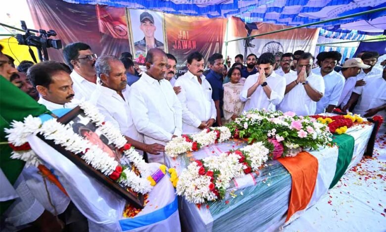 अग्निवीर मुरली नाइक ने कर्तव्य की राह पर अपने प्राणों की आहुति दी. गांव में शोक की लहर, परिवार को मिलेंगे ₹1.65 करोड़! 1 KSHITITECH murli1 KSHITITECH