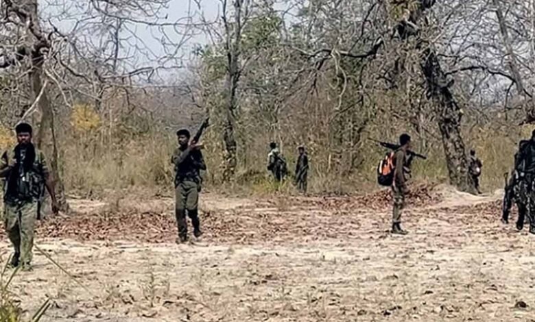 गरियाबंद में मुठभेड़ में आठ लाख का इनामी माओवादी ढेर, बस्तर के माओवाद मुक्त गांवों में बनेंगे बलिदानियों के स्मारक 1 KSHITITECH naksa KSHITITECH