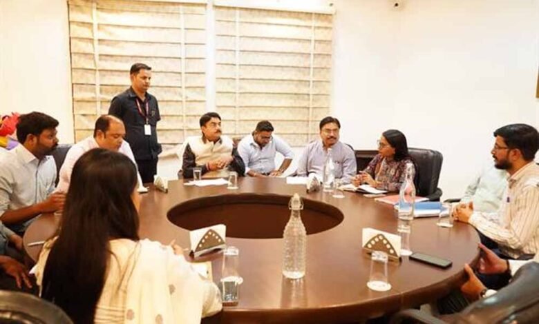 स्वास्थ्य अधोसंरचना विकास कार्यों को समय सीमा में करें पूर्ण : राज्य मंत्री पटेल 1 KSHITITECH patel 1 KSHITITECH
