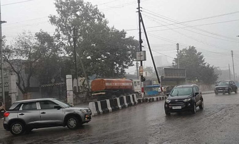 मध्यप्रदेश में बदलता मौसम, बारिश और आंधी का अलर्ट, ग्वालियर-चंबल में लू की चेतावनी 1 KSHITITECH rain 96 1 2 KSHITITECH