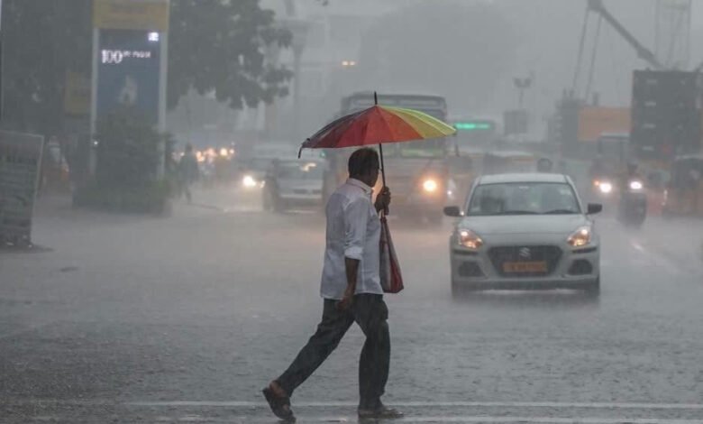 CG में बारिश का दौर शुरू, जांजगीर, रायगढ़ समेत कई जिलों में बरसा बादल, चेतावनी जारी 1 KSHITITECH rain A 24 1 8 KSHITITECH