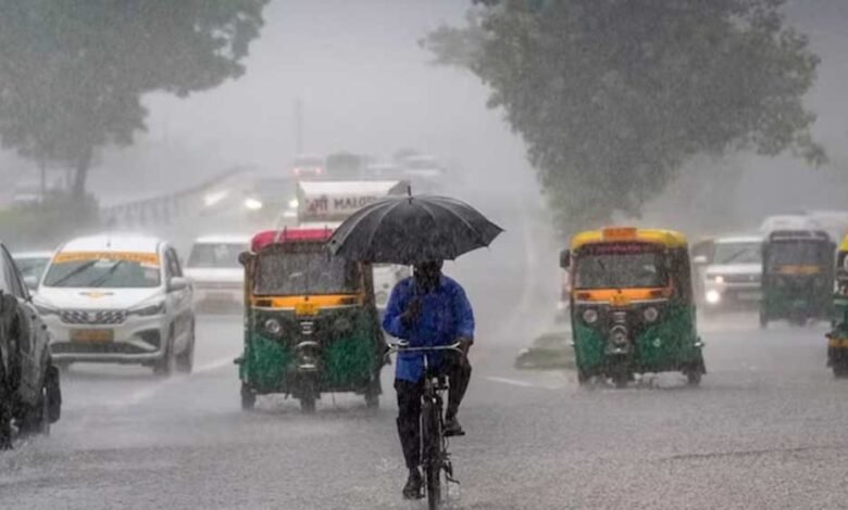 छत्तीसगढ़ में मौसम मारी पलटी , पांच संभागों में यलो अलर्ट, आंधी-ओलों से जनजीवन, पिछले 12 दिनों में 6-7 डिग्री लुढ़का पारा 1 KSHITITECH rain A 53 1 KSHITITECH