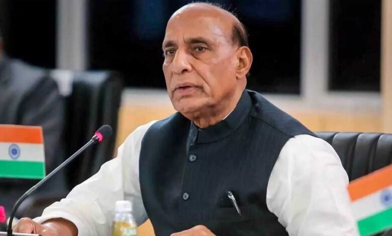 रक्षा मंत्री राजनाथ सिंह ने पाकिस्तानी ड्रोन हमलों पर भारतीय सेना को कठोर कार्रवाई का निर्देश दिए 1 KSHITITECH rajnath singh 120 1 KSHITITECH