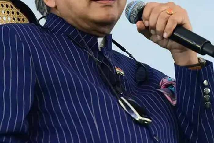 कांग्रेस पार्टी थरूर के बयानों को लेकर नाराज है, पर वह फिलहाल कोई कार्रवाई करने के हक में नहीं 1 KSHITITECH sashi ta KSHITITECH