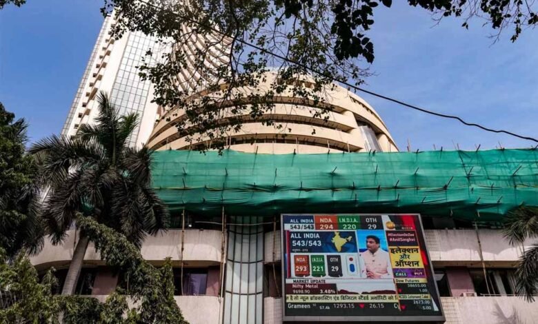 भारत-पाकिस्तान में तनातनी के बीच शेयर मार्केट में गिरावट, सेंसेक्स 207 अंक टूटकर 80,589 पर आ गया 1 KSHITITECH sensex KSHITITECH