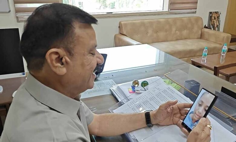 स्कूल शिक्षा मंत्री सिंह ने बोर्ड परीक्षा की टॉपर छात्राओं से की बात 1 KSHITITECH sikch KSHITITECH