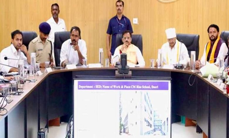 निर्माण कार्यों में लायें गति, समानांतर रूप से खरीदें आवश्यक उपकरण एवं फर्नीचर: उप मुख्यमंत्री शुक्ल 1 KSHITITECH sukl 3 KSHITITECH
